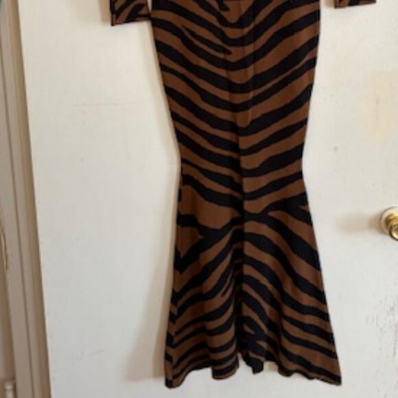 Fashion Nova Tiger Print Sweater Dress, Sz L, NWOT - Picture 2 of 8